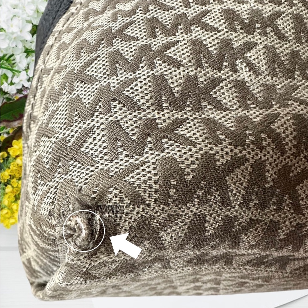 Michael Kors Aria Signature Jacquard & Black Leather Large Shoulder Bag - Picture 14 of 16